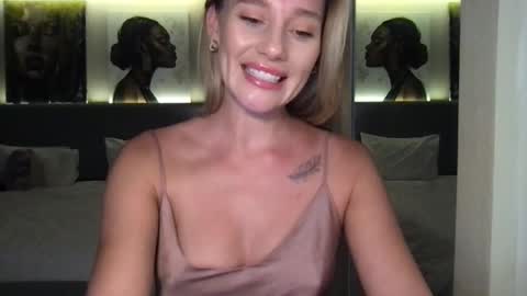 Snapshot of stella_loveu chatting on 10/08/25, 01:20 Stella online show from 10/08/25, 01:20