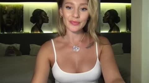 Snapshot of stella_loveu chatting on 10/14/25, 02:18 Stella online show from 10/14/25, 02:18