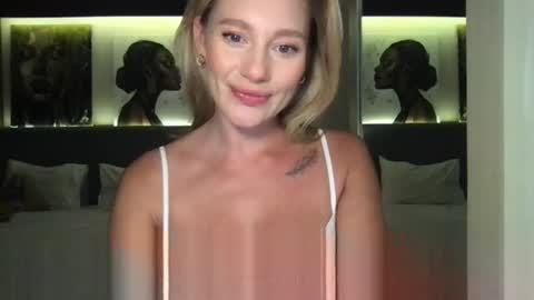 Snapshot of stella_loveu chatting on 10/19/25, 01:23 Stella online show from 10/19/25, 01:23