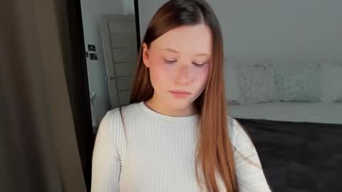 stella_sunny online show from 12/21/24, 05:40