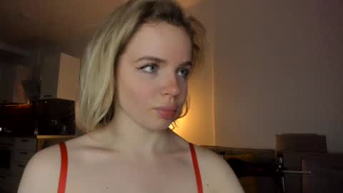 Snapshot of stella_vans chatting on 12/11/24, 02:00 Asella online show from 12/11/24, 02:00