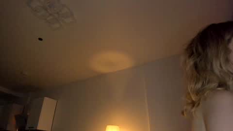 Snapshot of stella_vans chatting on 01/01/25, 01:16 Asella online show from 01/01/25, 01:16