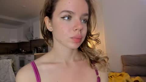 Snapshot of stella_vans chatting on 09/15/25, 08:47 Asella online show from 09/15/25, 08:47