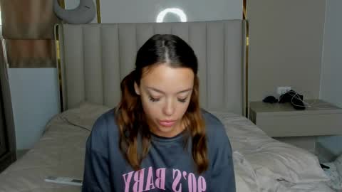 stella online show from 04/04/26, 12:09