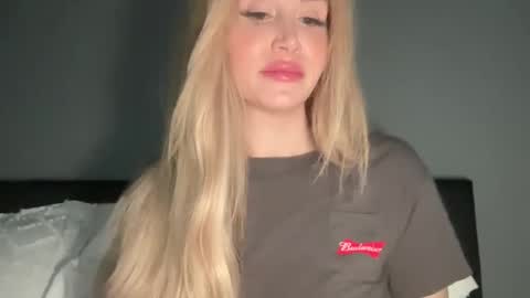 Stella Bella online show from 12/30/24, 04:20