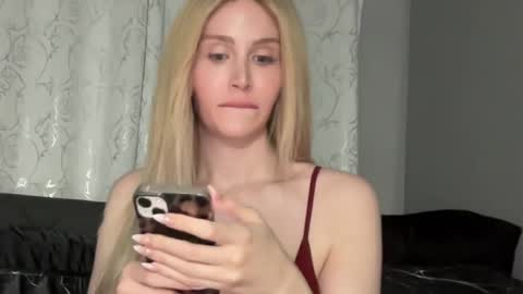 Stella Bella online show from 09/17/25, 03:30