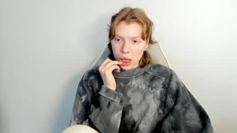 S T E L L A online show from 03/10/26, 08:41