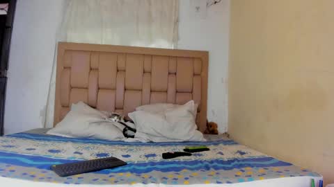 Snapshot of stepcouple__ chatting on 05/25/26, 08:37 Stepcouple online show from 05/25/26, 08:37