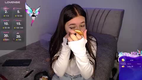 Snapshot of stepha_sweet chatting on 12/13/24, 01:26 Emma online show from 12/13/24, 01:26