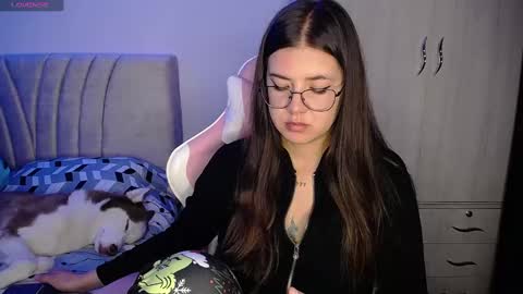 Snapshot of stepha_sweet chatting on 12/23/24, 04:12 Emma online show from 12/23/24, 04:12