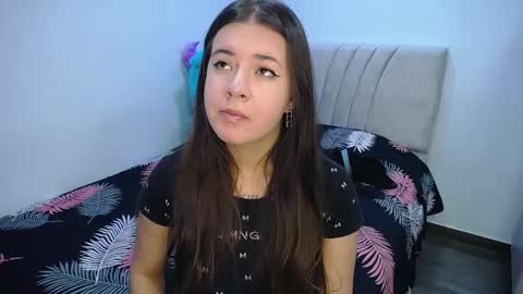 Snapshot of stepha_sweet chatting on 12/30/24, 01:37 Emma online show from 12/30/24, 01:37