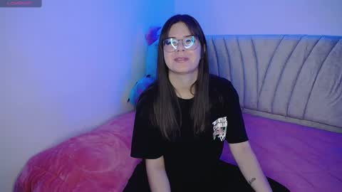 Snapshot of stepha_sweet chatting on 01/23/25, 02:44 Emma online show from 01/23/25, 02:44