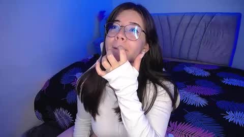 Snapshot of stepha_sweet chatting on 02/04/25, 04:05 Emma online show from 02/04/25, 04:05