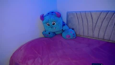 Snapshot of stepha_sweet chatting on 02/06/25, 12:11 Emma online show from 02/06/25, 12:11