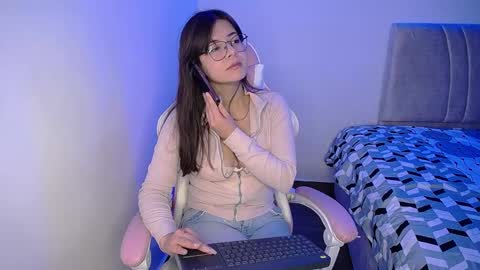 Snapshot of stepha_sweet chatting on 02/18/25, 02:05 Emma online show from 02/18/25, 02:05