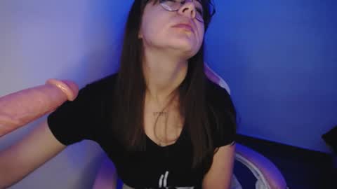 Snapshot of stepha_sweet chatting on 02/20/25, 06:06 Emma online show from 02/20/25, 06:06