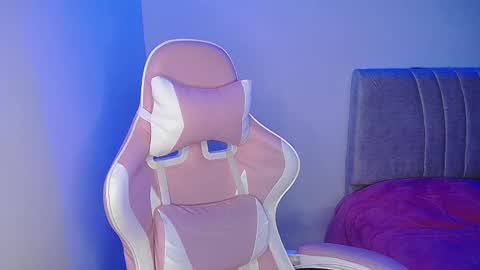 Snapshot of stepha_sweet chatting on 02/24/25, 01:13 Emma online show from 02/24/25, 01:13