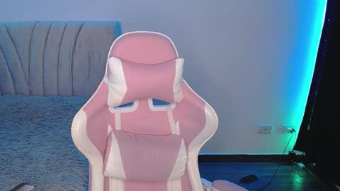 Snapshot of stepha_sweet chatting on 03/02/25, 08:27 Emma online show from 03/02/25, 08:27