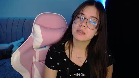 Snapshot of stepha_sweet chatting on 03/05/25, 05:50 Emma online show from 03/05/25, 05:50