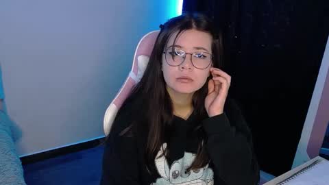 Snapshot of stepha_sweet chatting on 03/05/25, 07:27 Emma online show from 03/05/25, 07:27