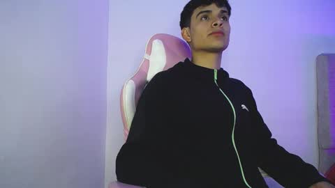 Snapshot of stepha_sweet chatting on 09/16/25, 04:57 Emma online show from 09/16/25, 04:57