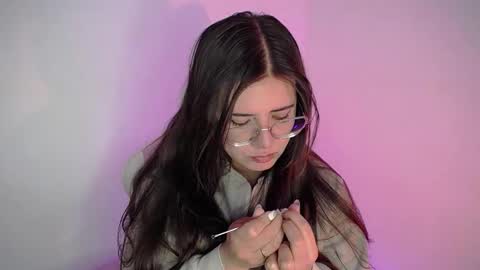 Snapshot of stepha_sweet chatting on 09/19/25, 01:18 Emma online show from 09/19/25, 01:18