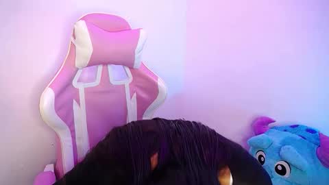 Emma online show from 12/05/25, 04:54