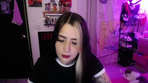 Snapshot of stephani_rousso chatting on 05/21/26, 11:45 joha cosmo online show from 05/21/26, 11:45