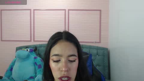 Stephania online show from 02/04/25, 10:32