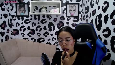 Stephania online show from 02/06/25, 11:54