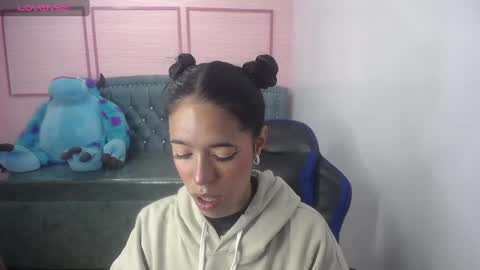 Stephania online show from 03/01/25, 10:34