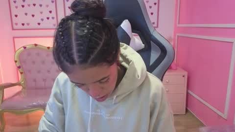 Stephania online show from 09/20/25, 11:33