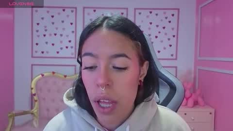 Stephania online show from 10/06/25, 11:29