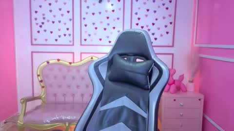 Stephania online show from 12/16/25, 11:48