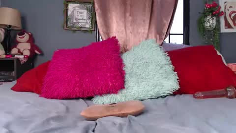 Snapshot of stephanie_golden chatting on 02/21/25, 10:48 IG stephani 3333 online show from 02/21/25, 10:48