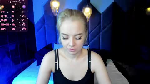 Snapshot of stephanie_sea chatting on 02/25/25, 07:25 Stephanie Sea online show from 02/25/25, 07:25