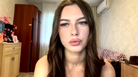 Stephani online show from 06/07/26, 04:00