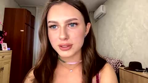 Stephani online show from 06/08/26, 03:45
