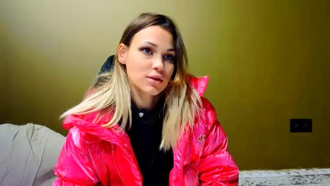 Stephany online show from 12/23/25, 05:05