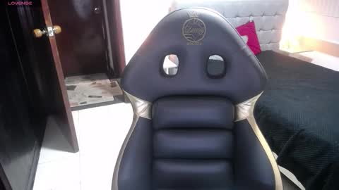 stephany_rodriguez_ online show from 11/30/25, 12:42