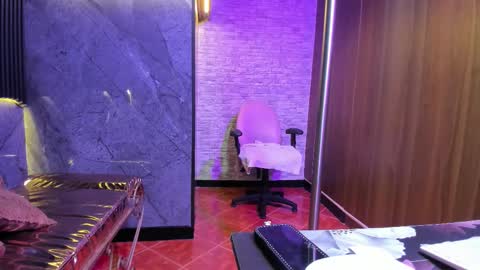 stephany_rodriguez_ online show from 12/19/25, 12:12