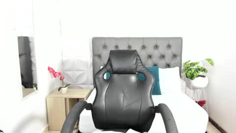 S T E P H A N Y A online show from 02/05/25, 12:06