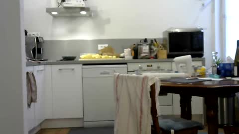 Snapshot of stephdusud30 chatting on 12/23/24, 10:32 stephane online show from 12/23/24, 10:32