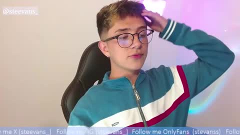 Snapshot of stevans_ chatting on 10/26/25, 04:07 Stevan online show from 10/26/25, 04:07