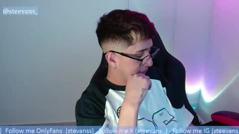 Snapshot of stevans_ chatting on 10/31/25, 08:43 Stevan online show from 10/31/25, 08:43