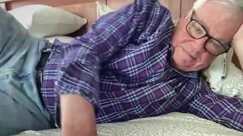 Steve online show from 04/11/26, 01:37