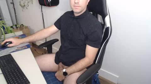 steve_oo8 online show from 12/03/24, 04:39