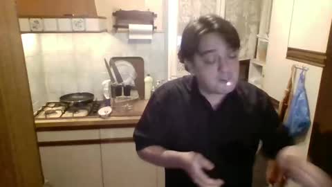 Snapshot of stevefromfrance chatting on 01/04/25, 06:51 stevefromfrance online show from 01/04/25, 06:51
