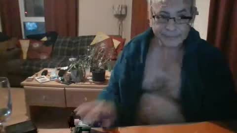 stevejm3740 online show from 12/31/24, 08:23