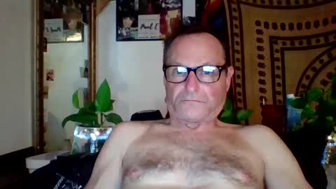 Snapshot of steviehard7 chatting on 02/19/25, 04:55 steviehard7 online show from 02/19/25, 04:55